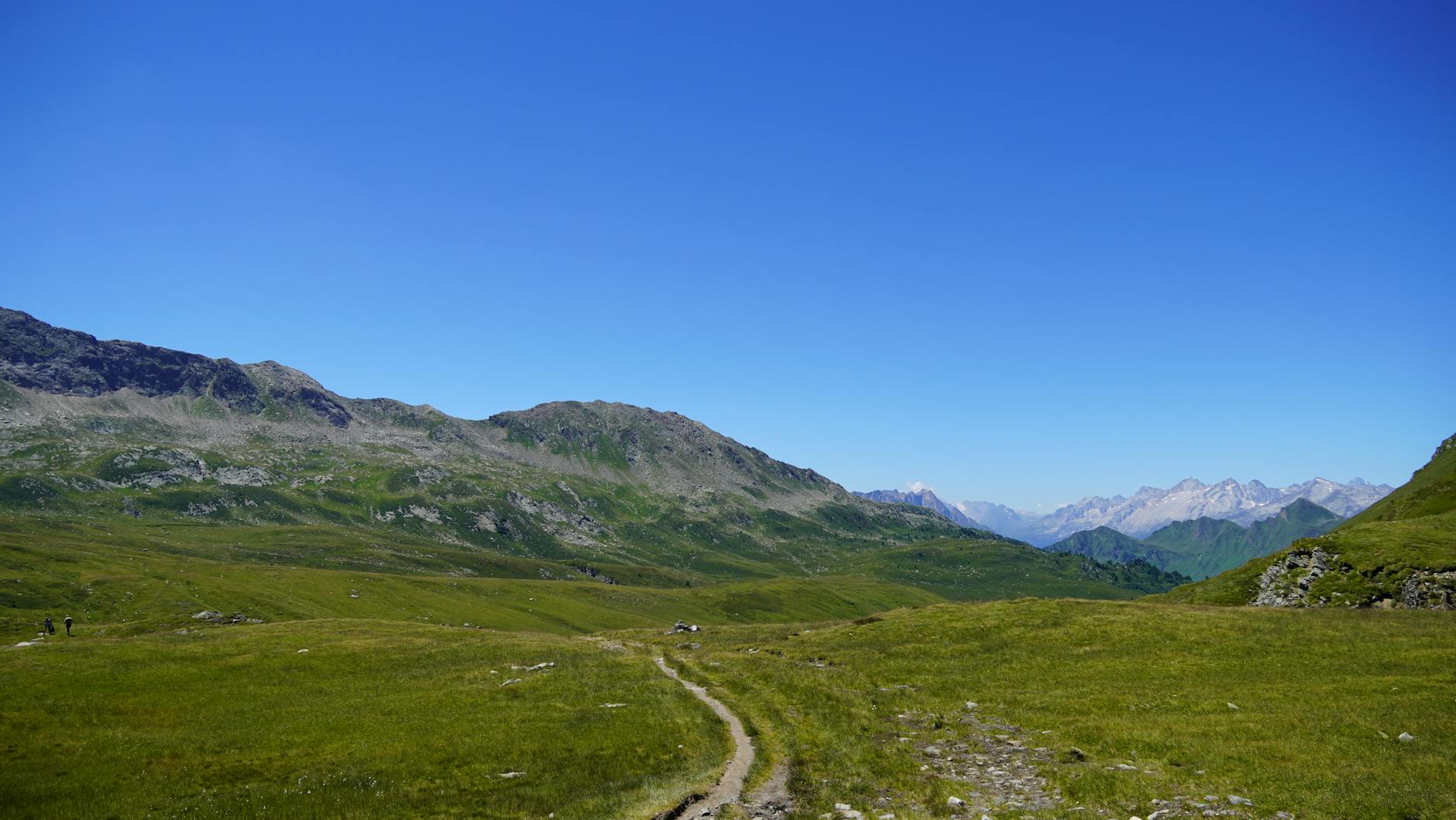 Kostenloses Stock Foto zu alone, berge, blauer himmel