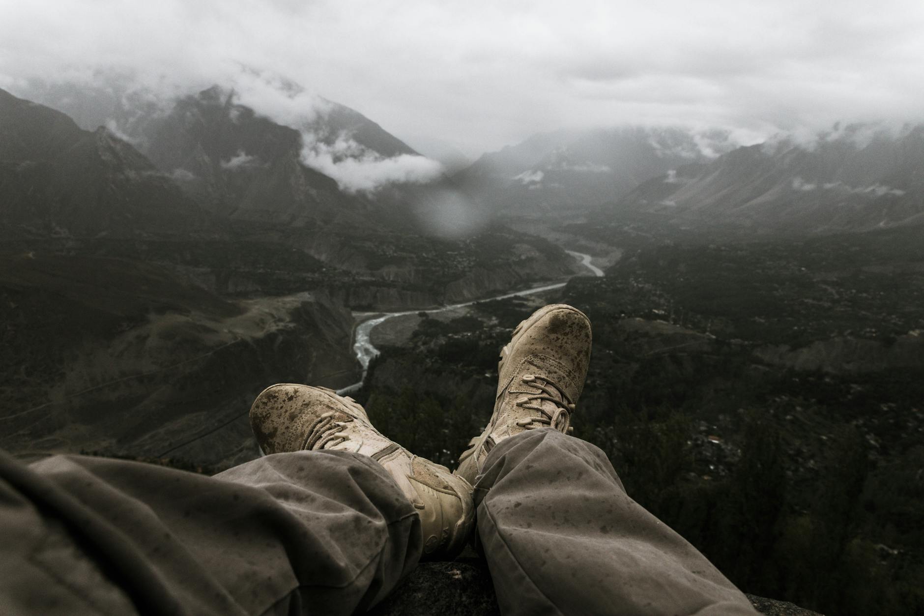 Person, Die Hosen Und Wanderschuhe Trägt